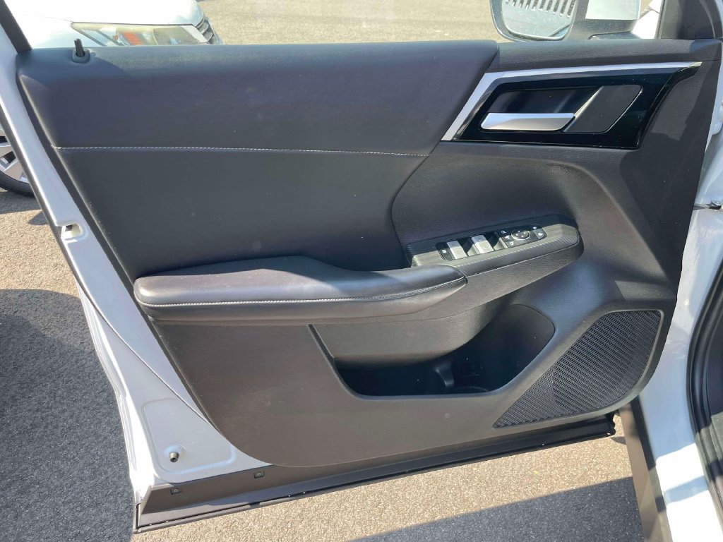 Used 2024 Mitsubishi Outlander SE AWD/4WD image 15