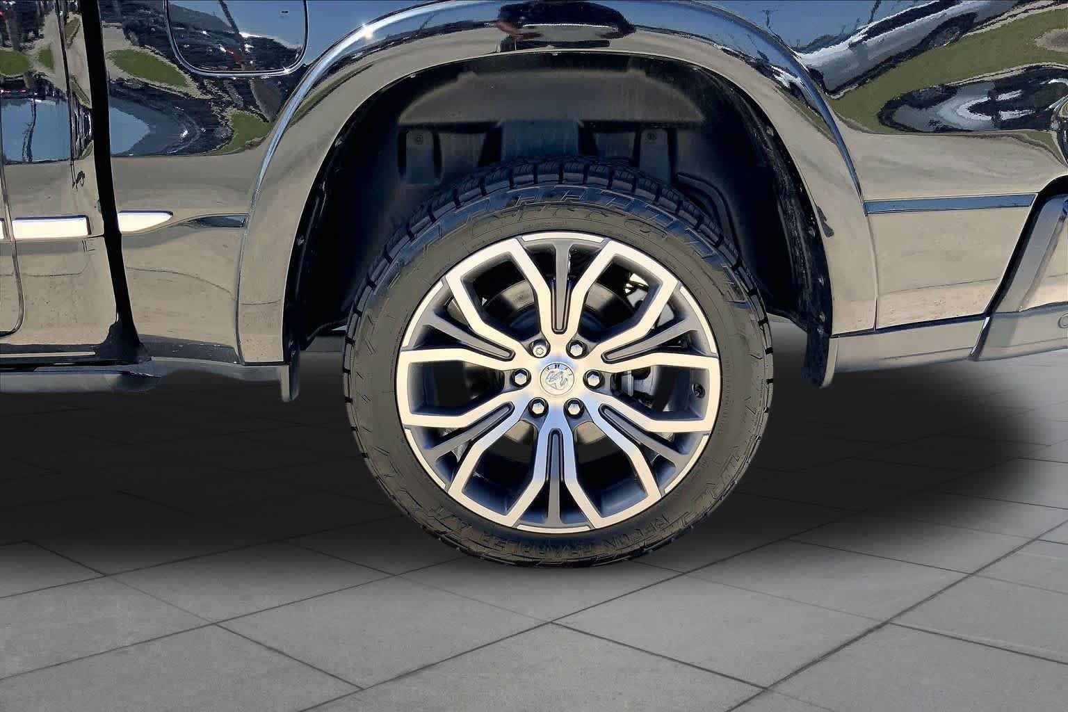 Used 2025 RAM 1500 Tungsten AWD/4WD image 21