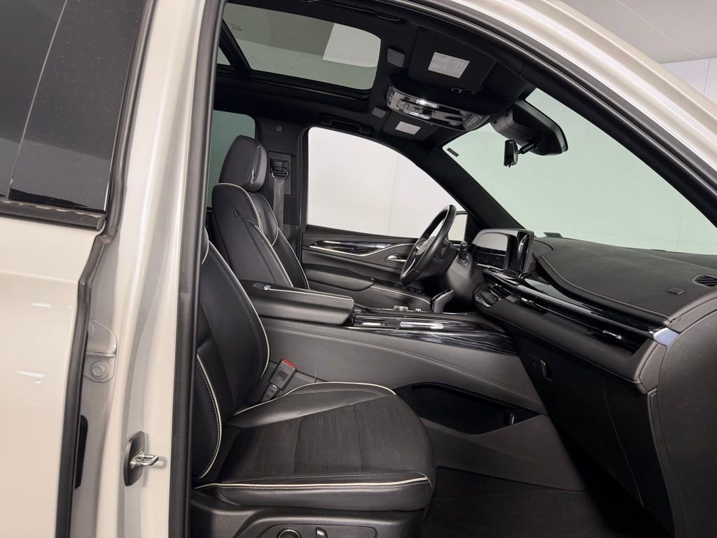 Used 2021 Cadillac Escalade Sport w/ LPO, ONYX Package image 32