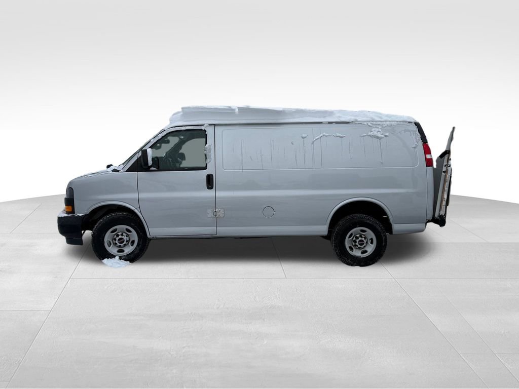 Used 2020 GMC Savana 3500 w/ Driver Convenience Package image 4