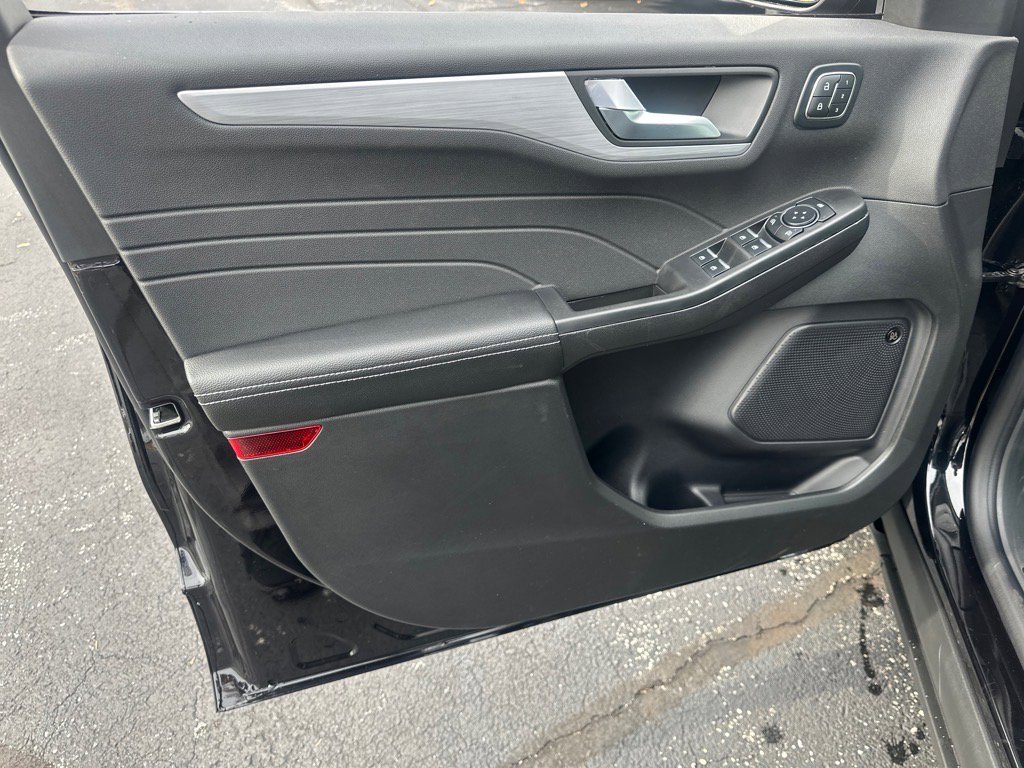 New 2026 Ford Escape SE w/ PHEV Premium Package image 17