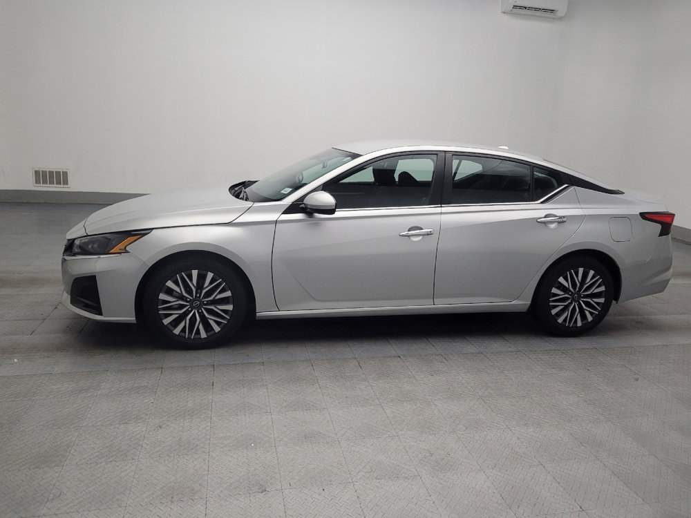 Used 2023 Nissan Altima 2.5 SV image 2