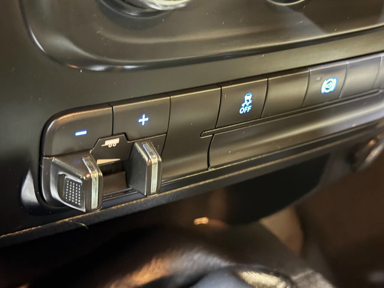 Used 2016 RAM 3500 Tradesman w/ Chrome Appearance Group AWD/4WD image 43