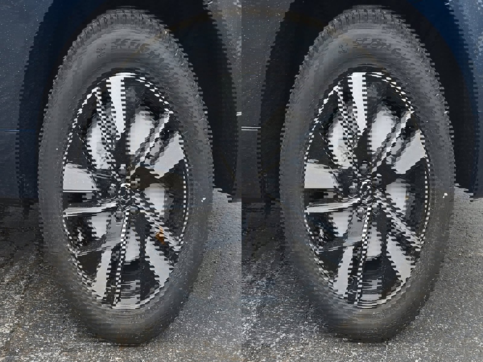 New 2026 Volvo XC60 T8 Plus w/ Climate Package image 6