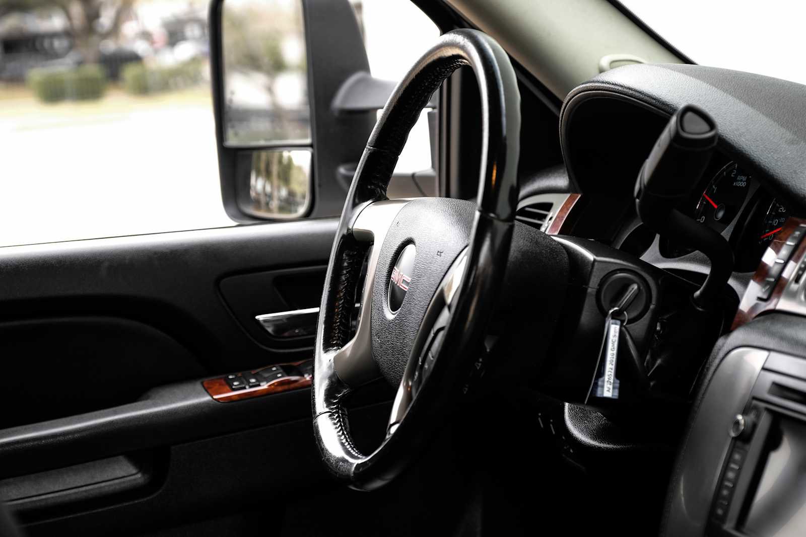 Used 2010 GMC Sierra 3500 SLT w/ SLT Convenience Package image 16