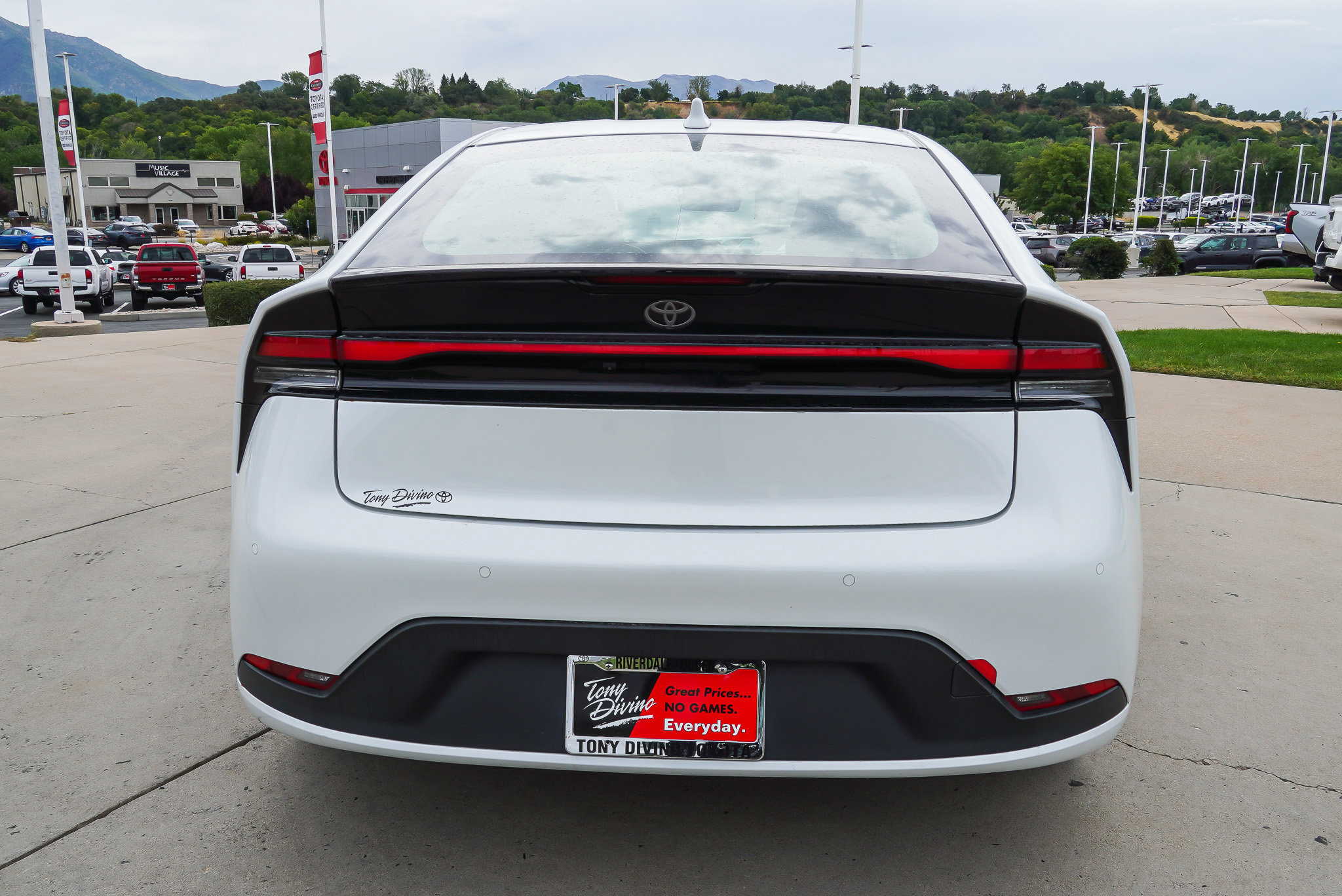 Certified 2024 Toyota Prius LE AWD/4WD image 7
