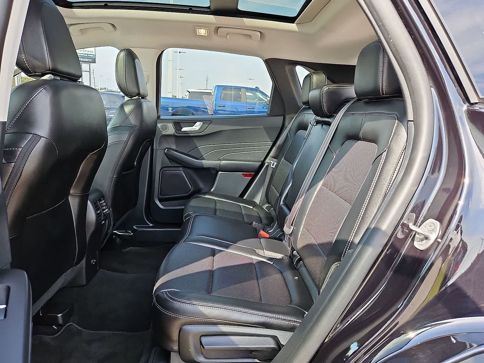 Used 2022 Ford Escape SEL w/ Technology Package FWD image 31
