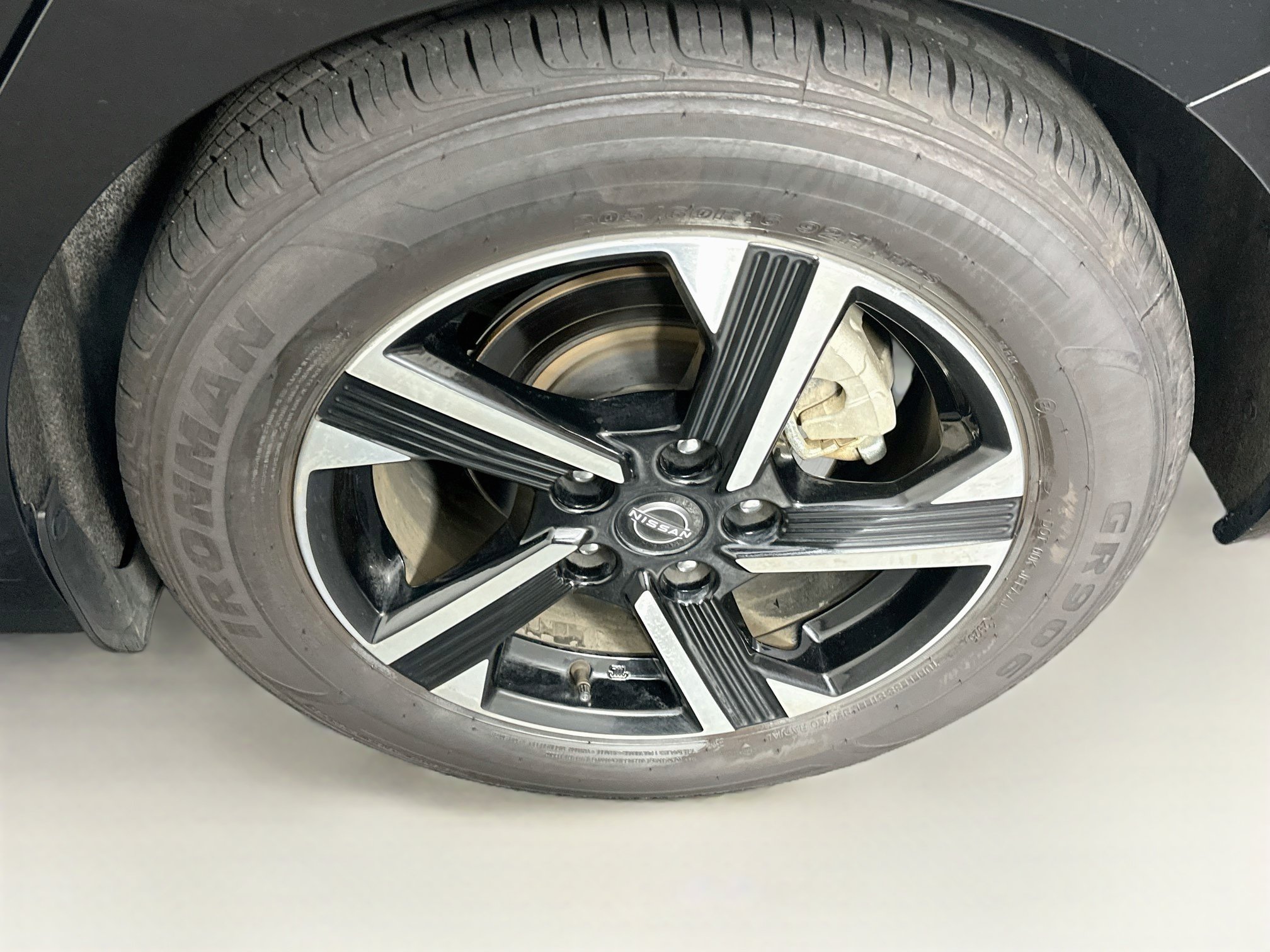 Used 2025 Nissan Sentra SV FWD image 11