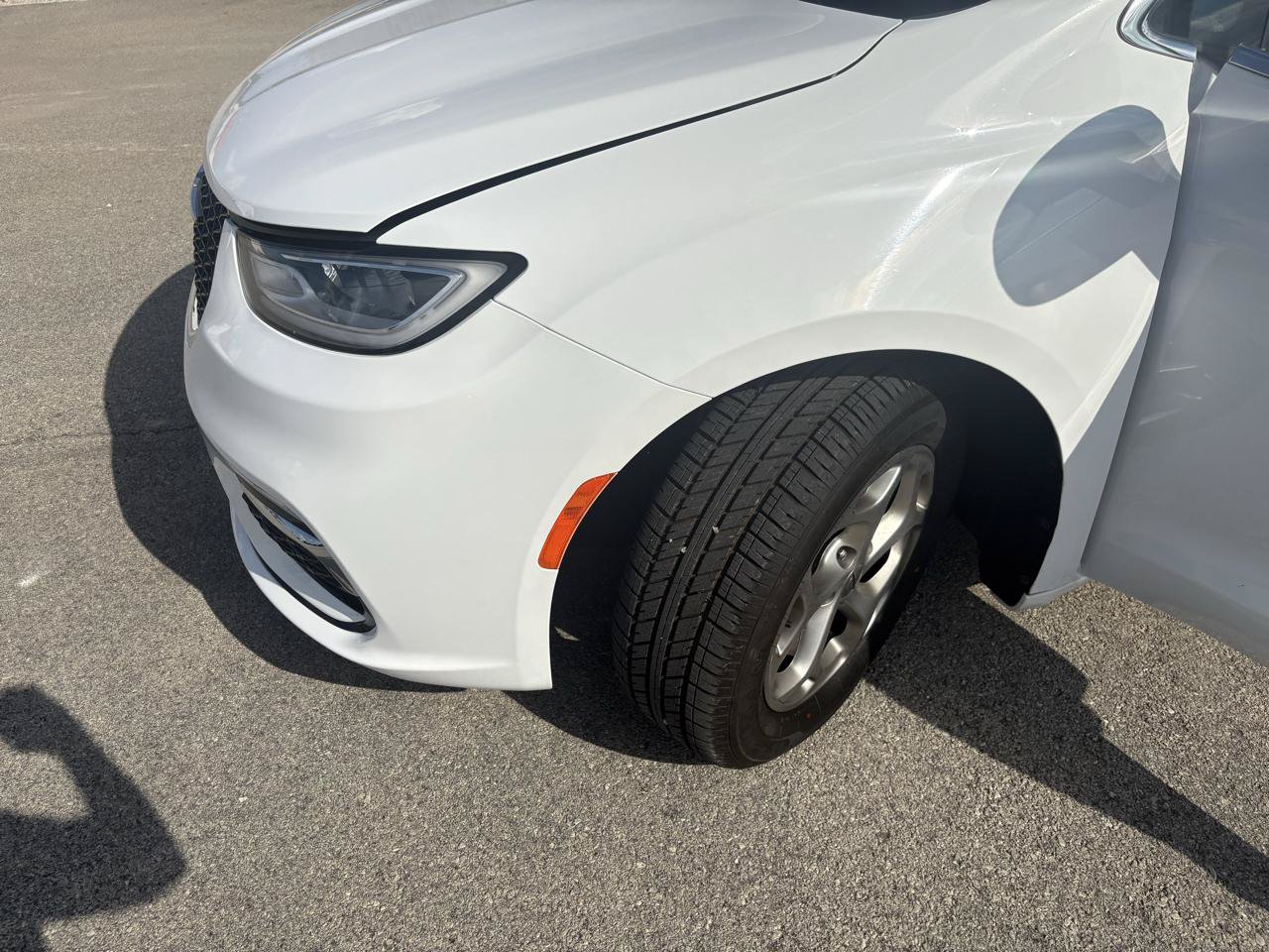 Used 2024 Chrysler Pacifica Limited FWD image 60
