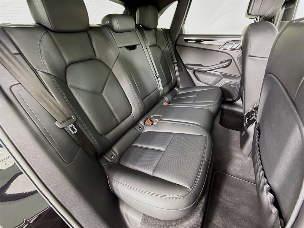 Used 2025 Porsche Macan image 29