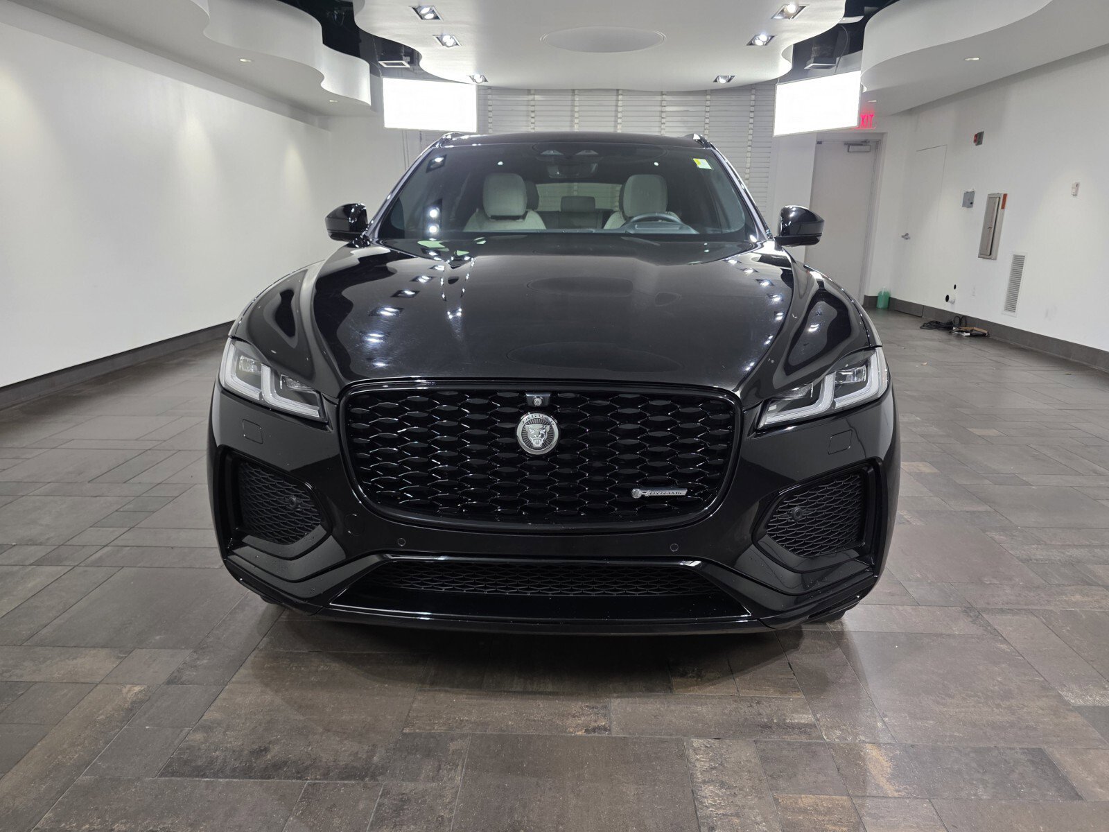 Used 2025 Jaguar F-PACE R-Dynamic S AWD/4WD image 2