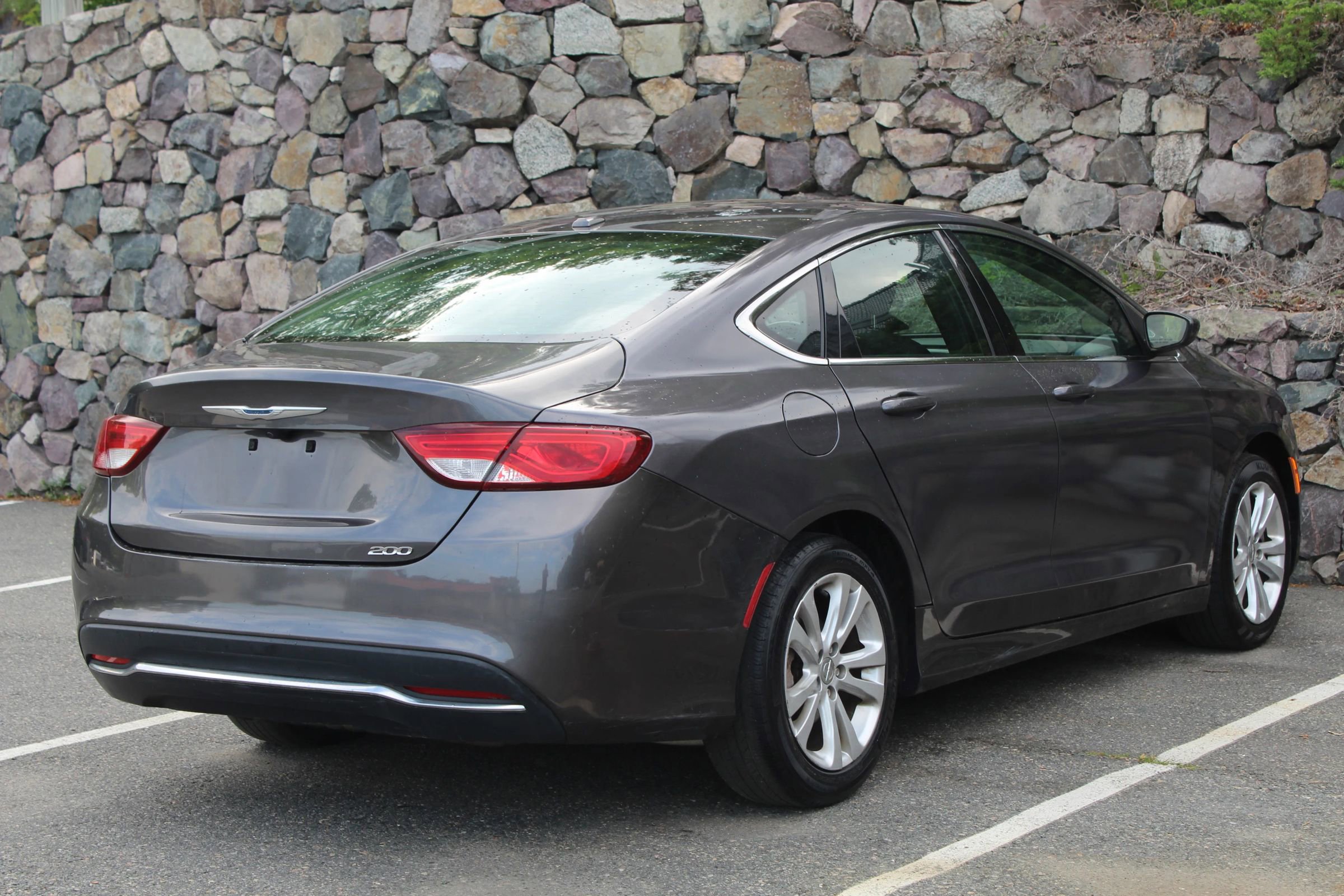 Used 2015 Chrysler 200 Limited w/ Convenience Group image 9