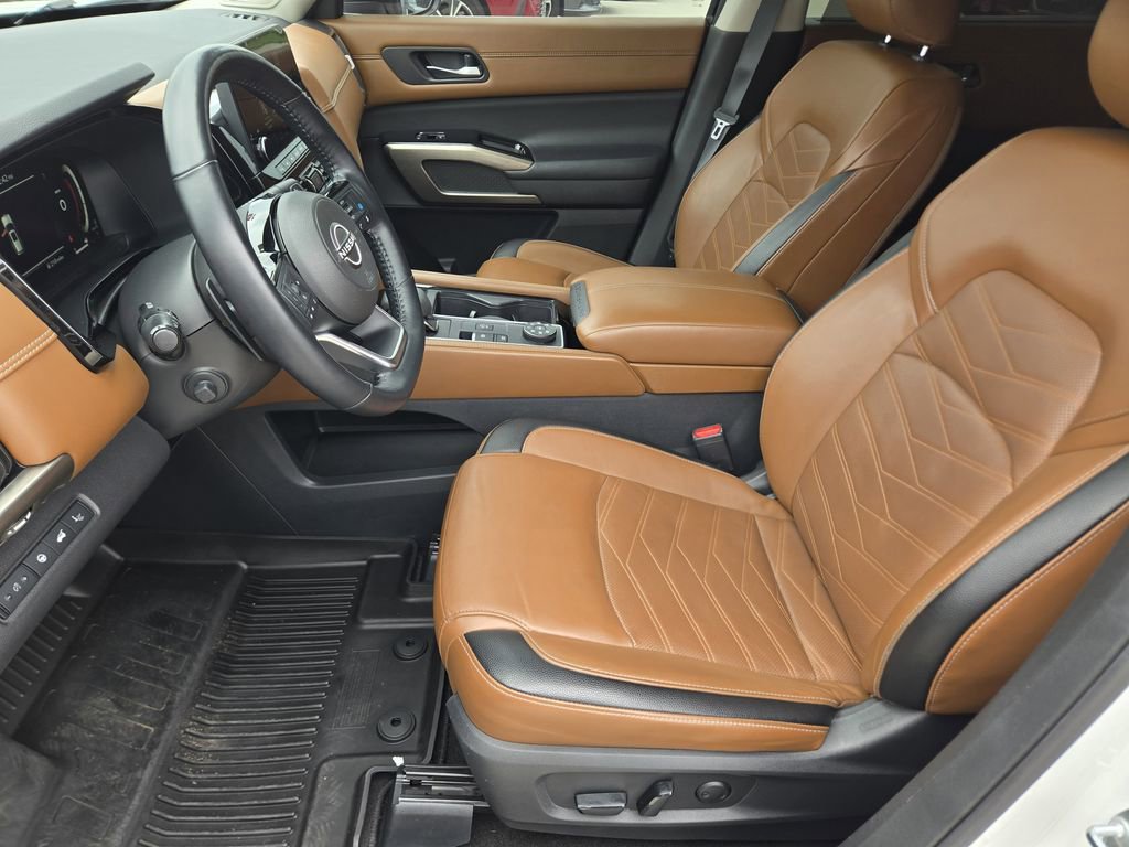 Used 2023 Nissan Pathfinder Platinum w/ Cargo Package AWD/4WD image 16