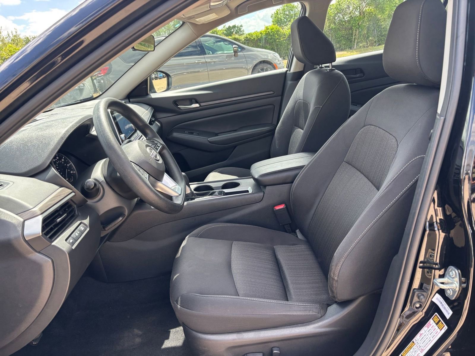 Used 2025 Nissan Altima 2.5 SV image 25