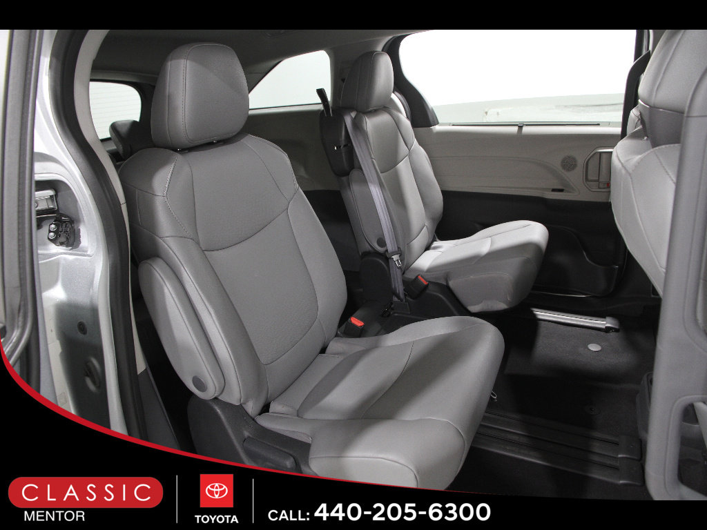 Certified 2024 Toyota Sienna XLE FWD image 19
