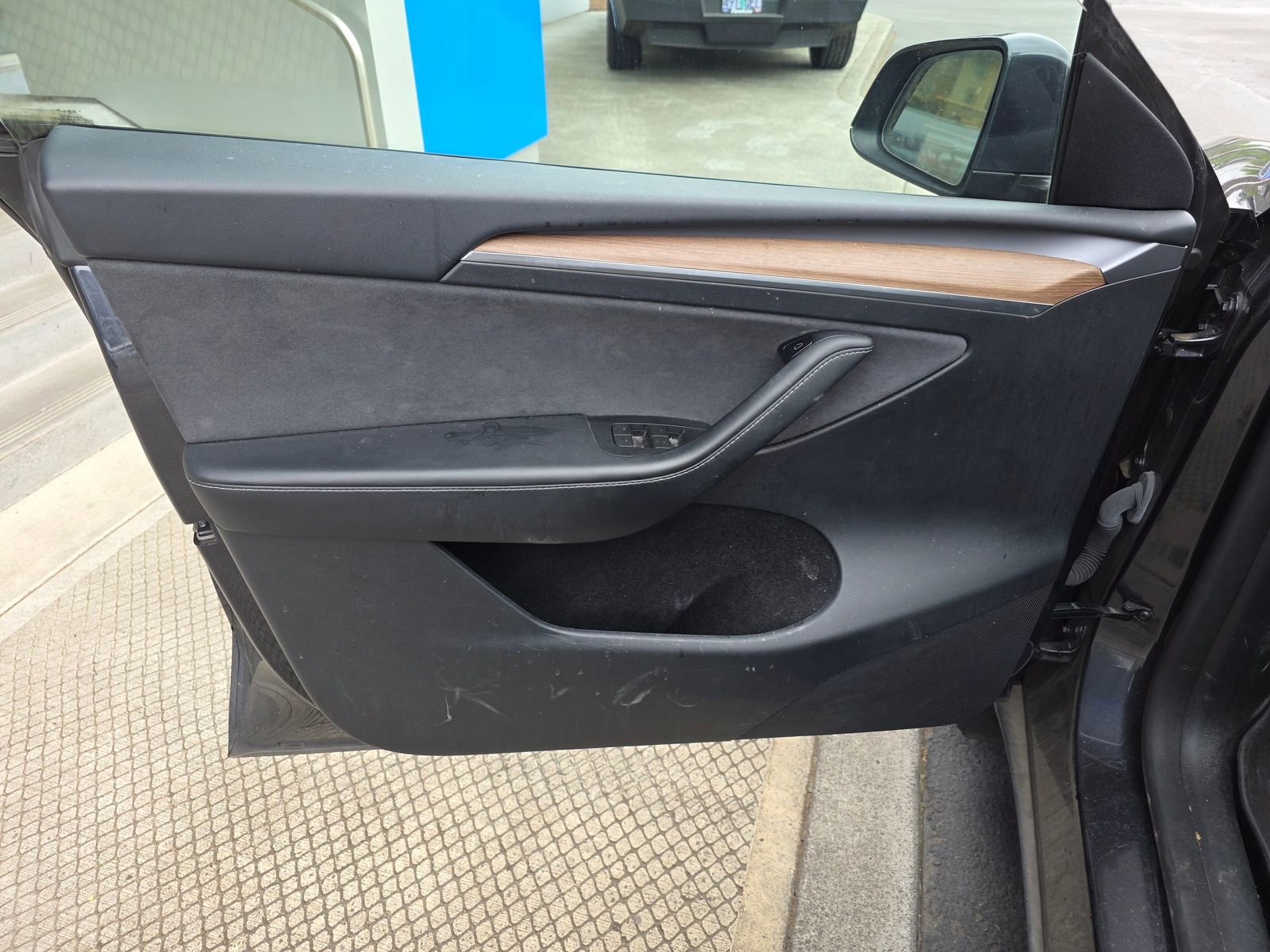 Used 2024 Tesla Model Y Long Range AWD/4WD image 10