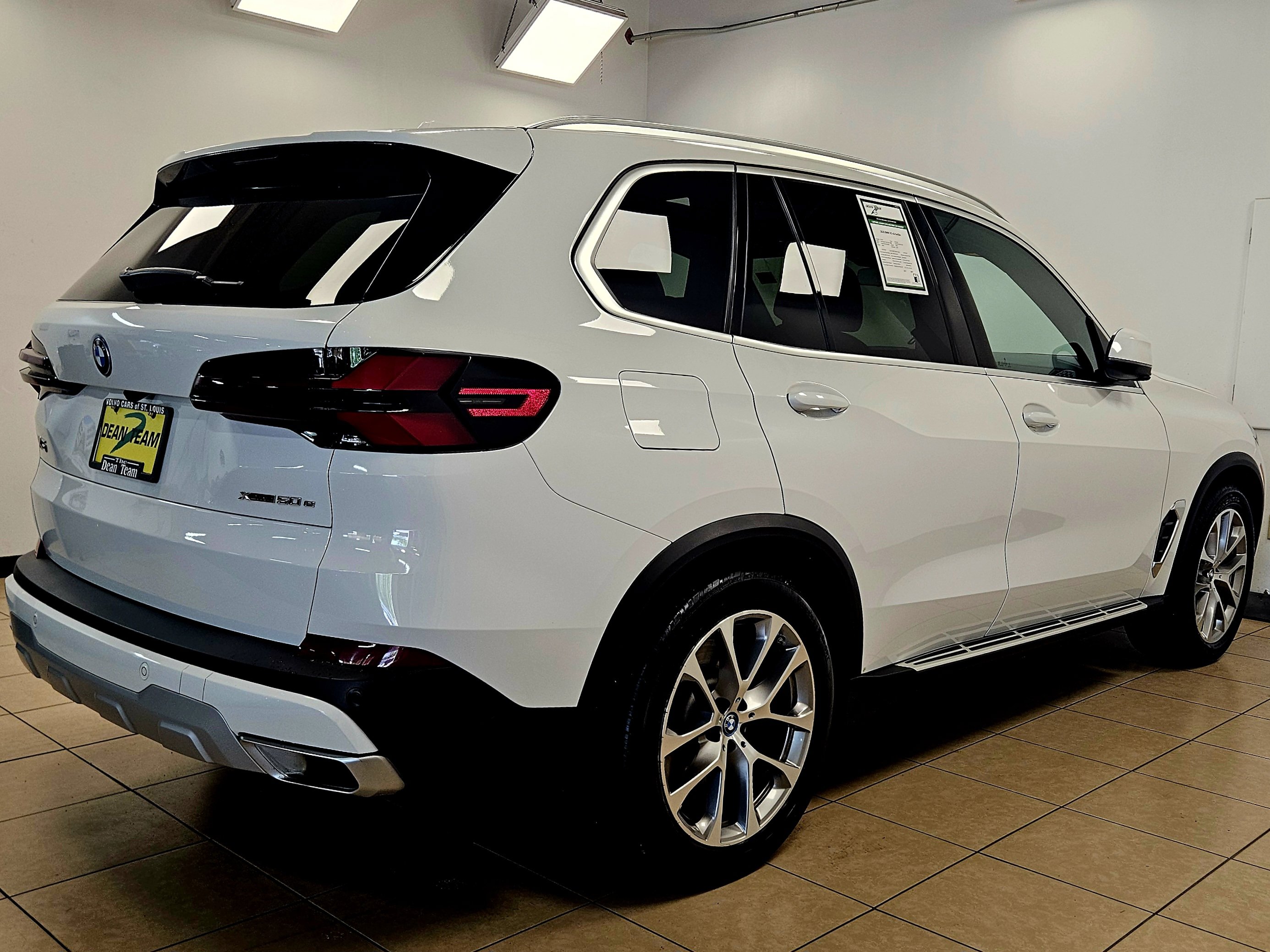 Used 2025 BMW X5 xDrive50e image 4