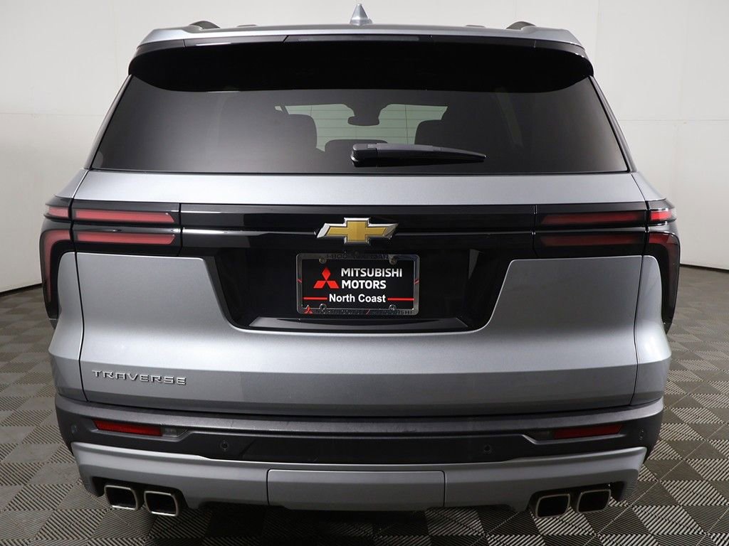 Used 2025 Chevrolet Traverse LT w/ Driver Confidence Package FWD image 13