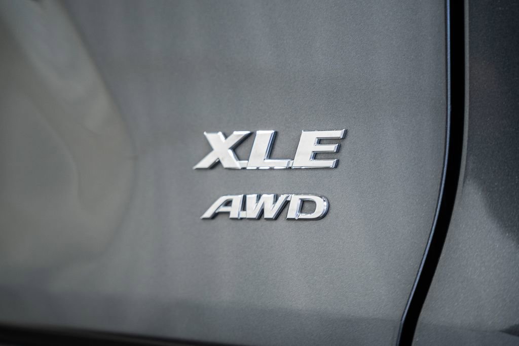 Used 2022 Toyota RAV4 XLE image 7