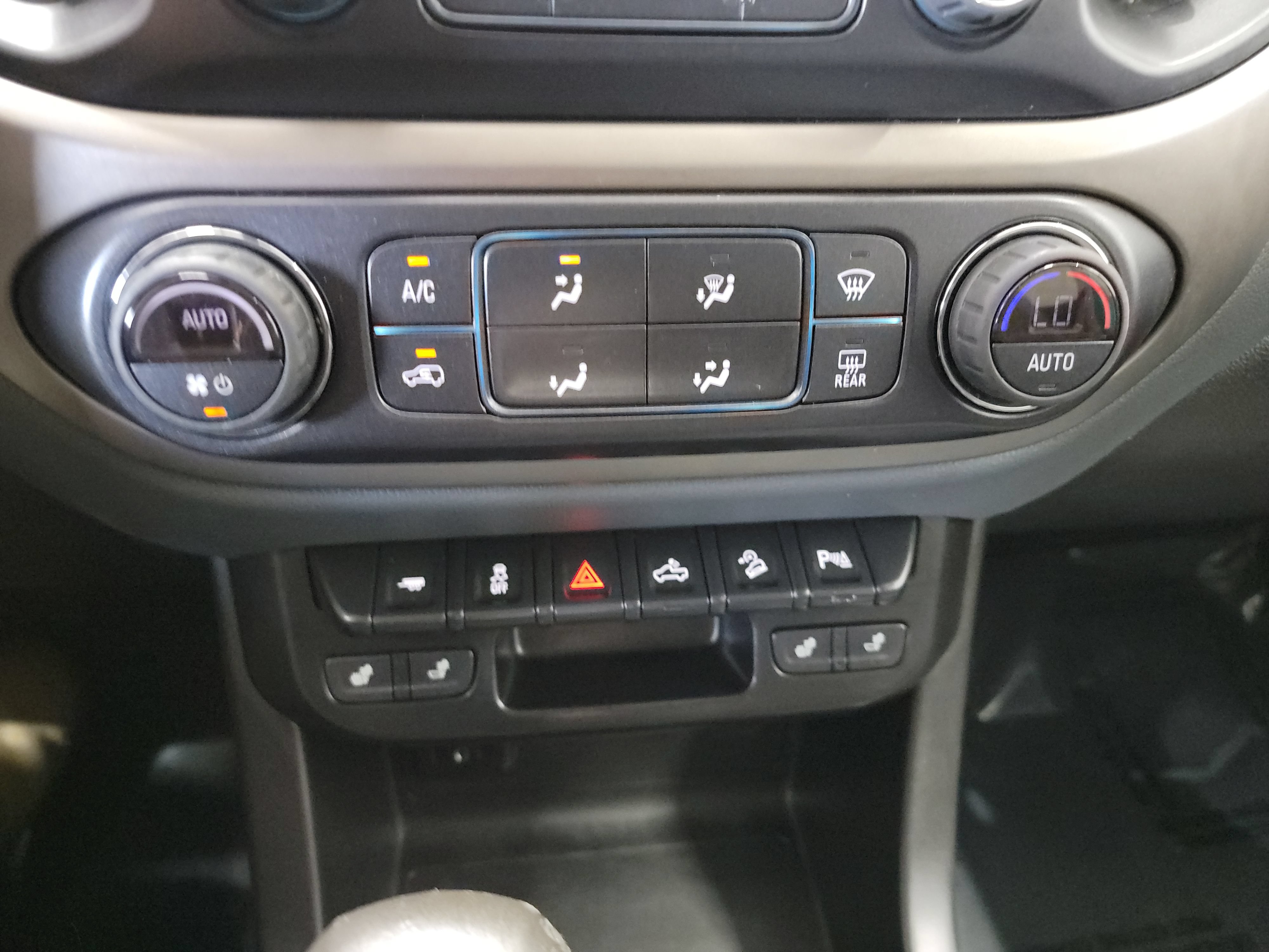 Used 2022 Chevrolet Colorado Z71 AWD/4WD image 21