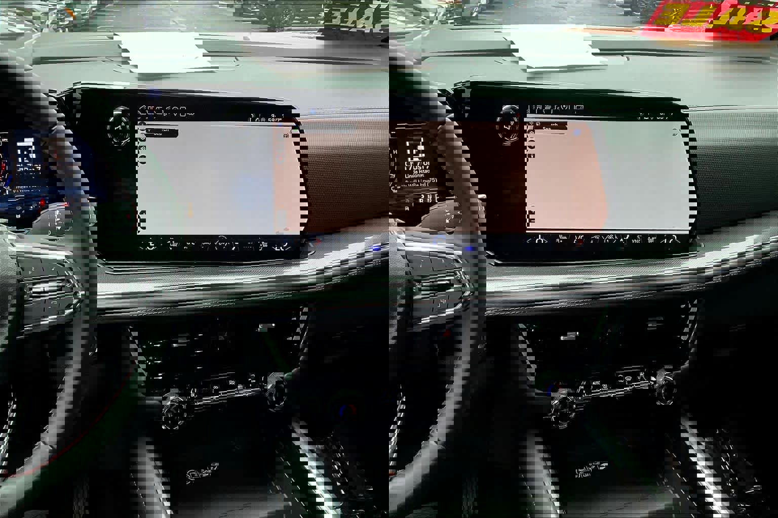 Certified 2025 Chevrolet Suburban RST image 7