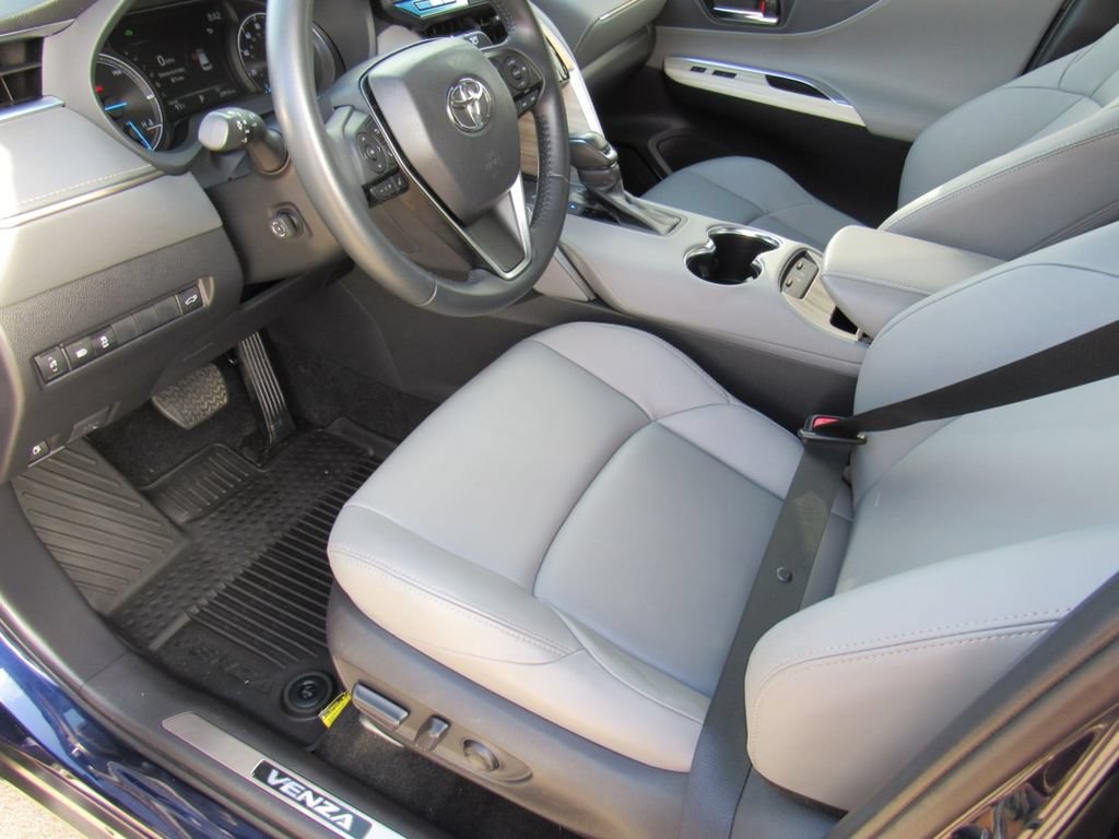 Used 2024 Toyota Venza XLE AWD/4WD image 15