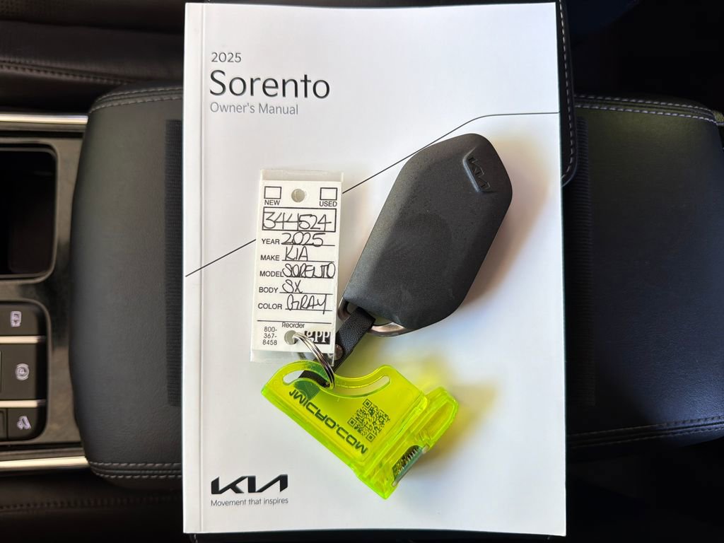 Used 2025 Kia Sorento SX image 37