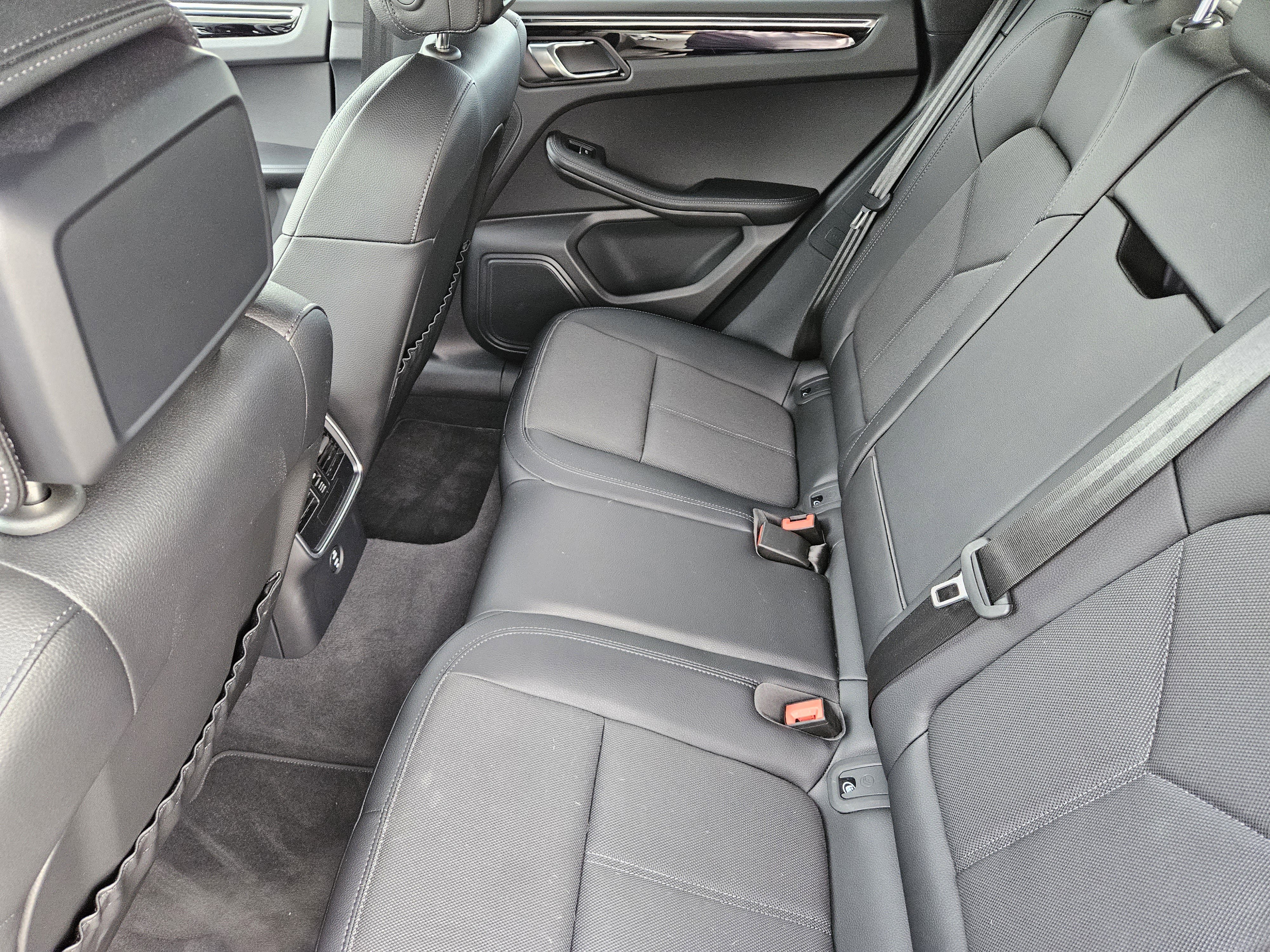 Certified 2025 Porsche Macan image 29