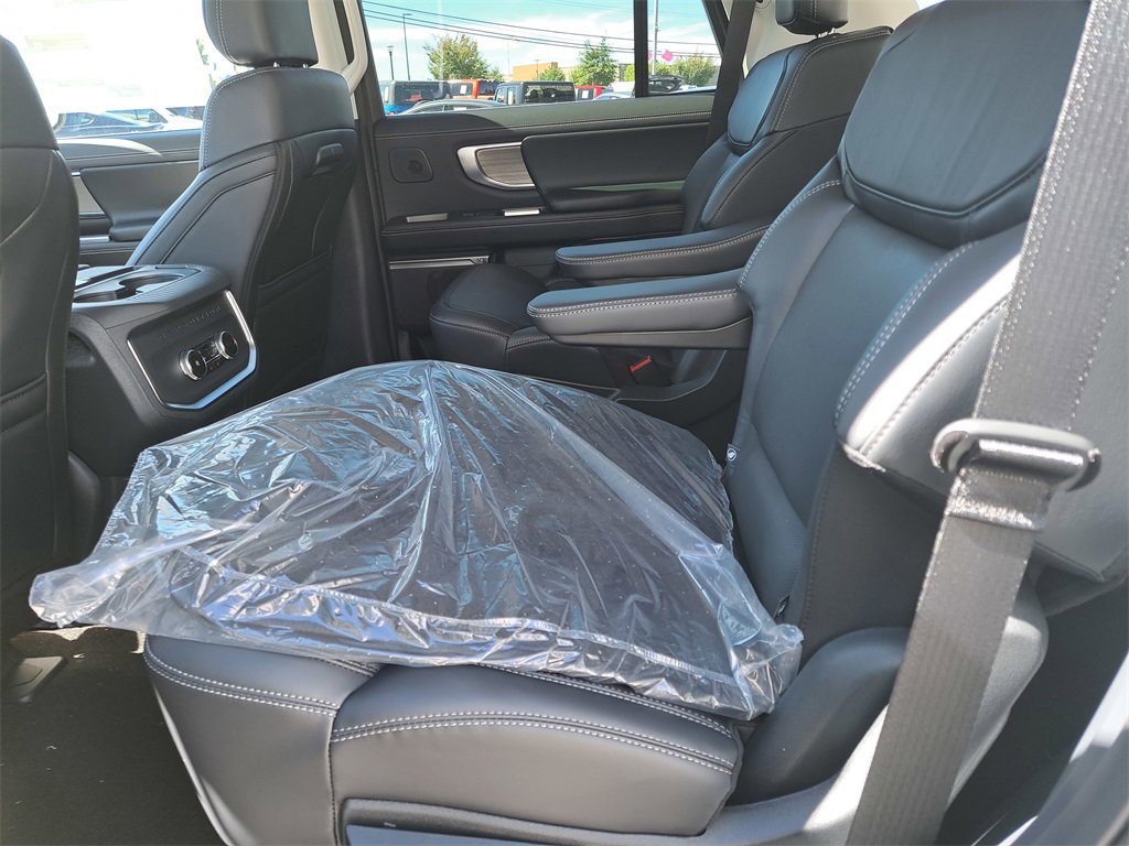 New 2025 Ford Expedition Platinum w/ Driver's Package image 13