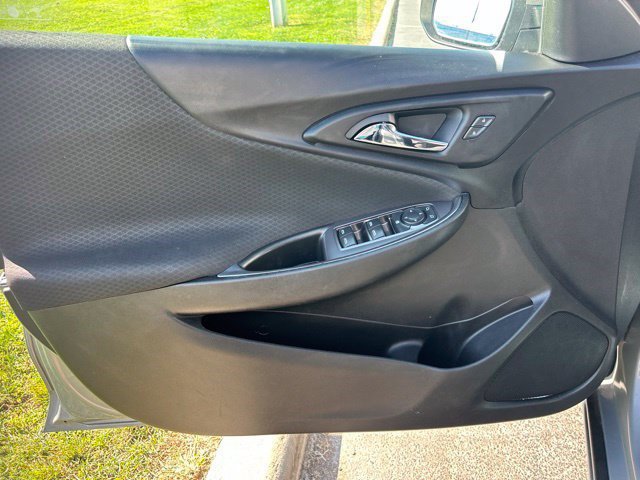 Used 2017 Chevrolet Malibu LT FWD image 11