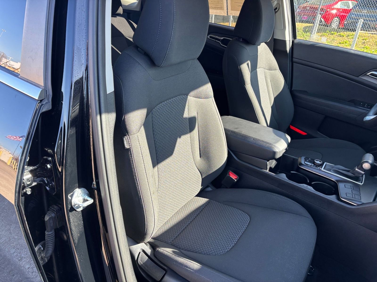 Used 2025 Kia Sportage LX FWD image 35