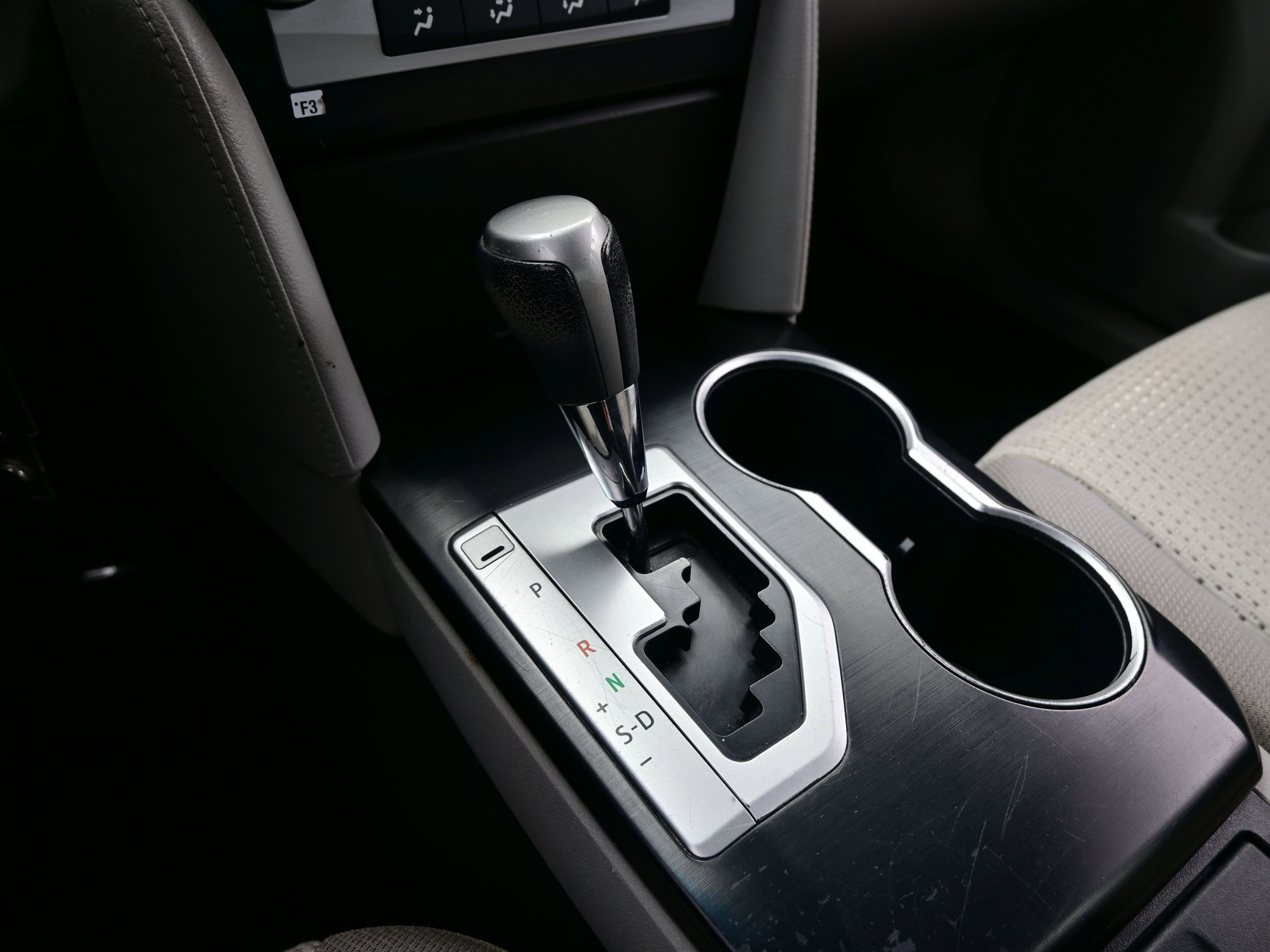 Used 2013 Toyota Camry LE image 19