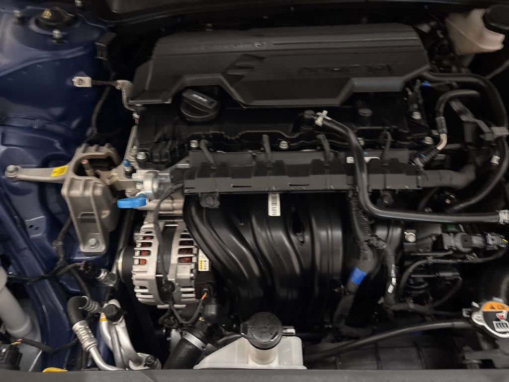 Certified 2025 Hyundai Elantra SE image 24