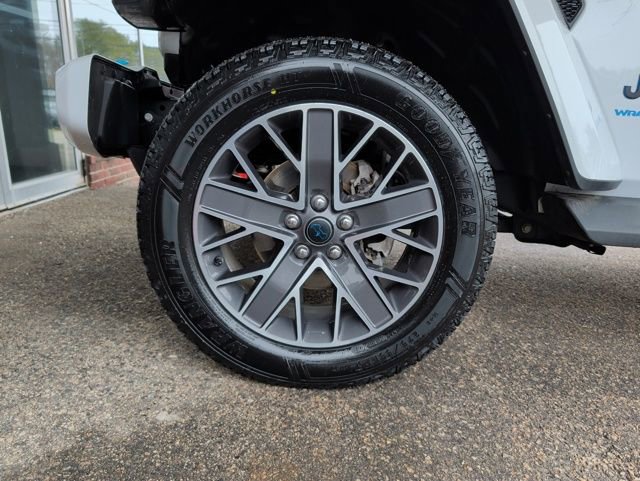 Used 2024 Jeep Wrangler High Altitude AWD/4WD image 37