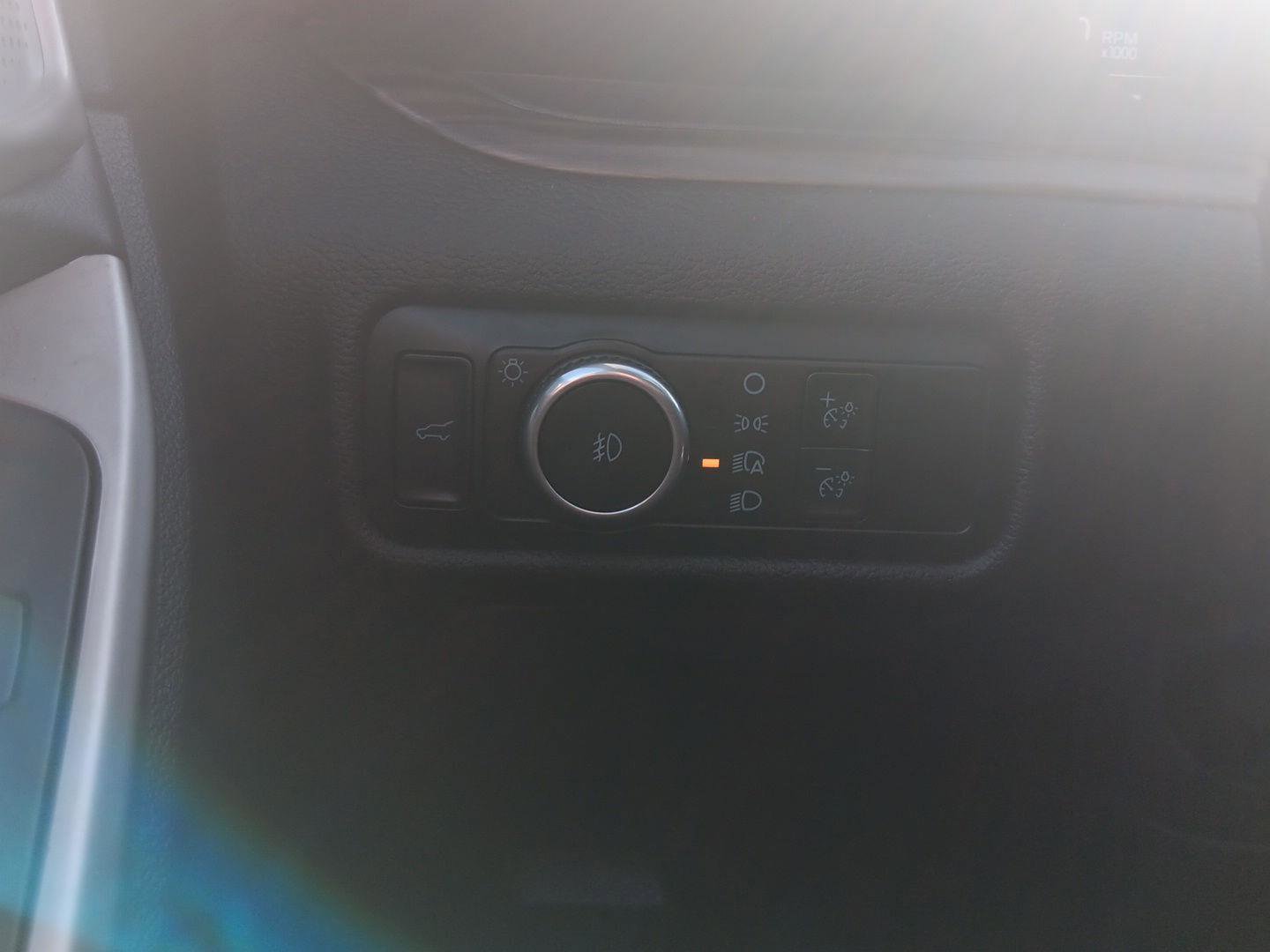 Used 2023 Ford Explorer Limited w/ Limited Technology Package image 19