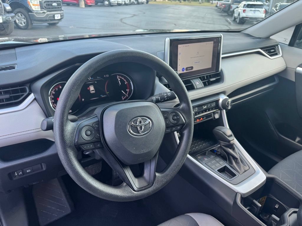 Used 2025 Toyota RAV4 XLE AWD/4WD image 6