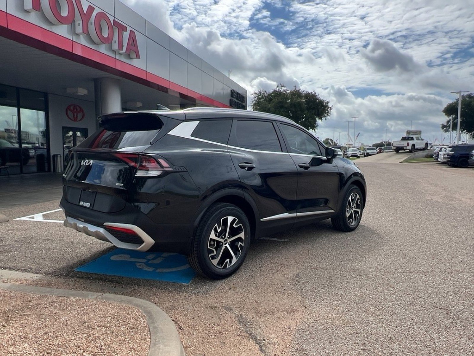 Used 2023 Kia Sportage EX image 5