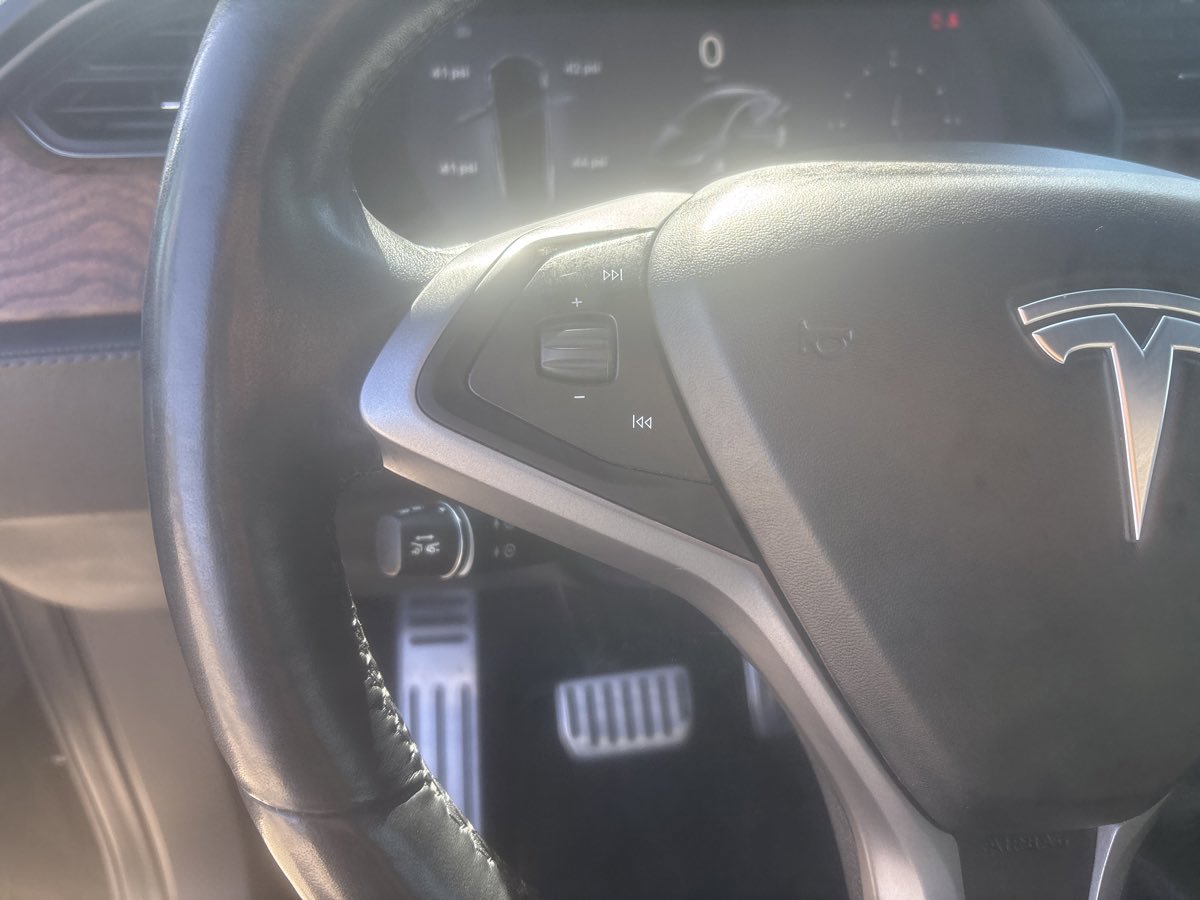 Used 2018 Tesla Model X 75D image 12