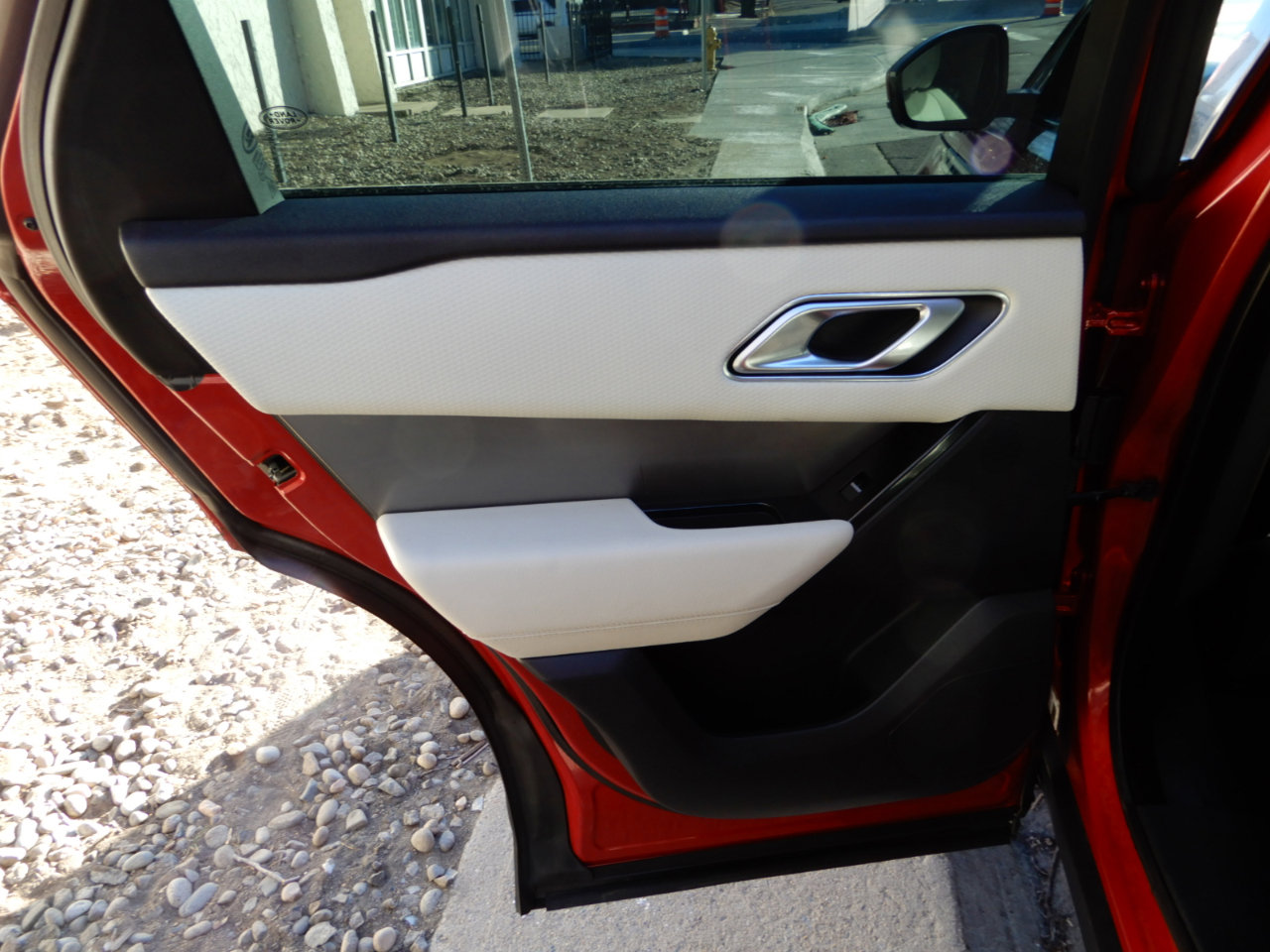 Used 2019 Land Rover Range Rover Velar S image 25