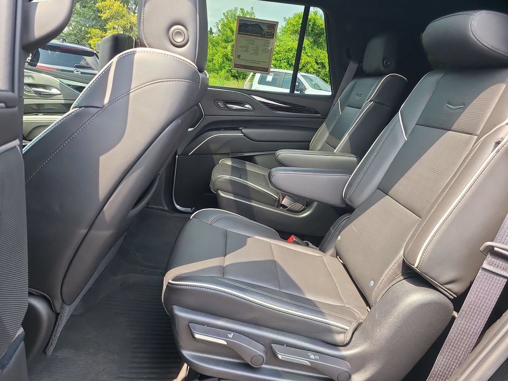 Used 2021 Cadillac Escalade Sport w/ LPO, Illumination Package AWD/4WD image 40
