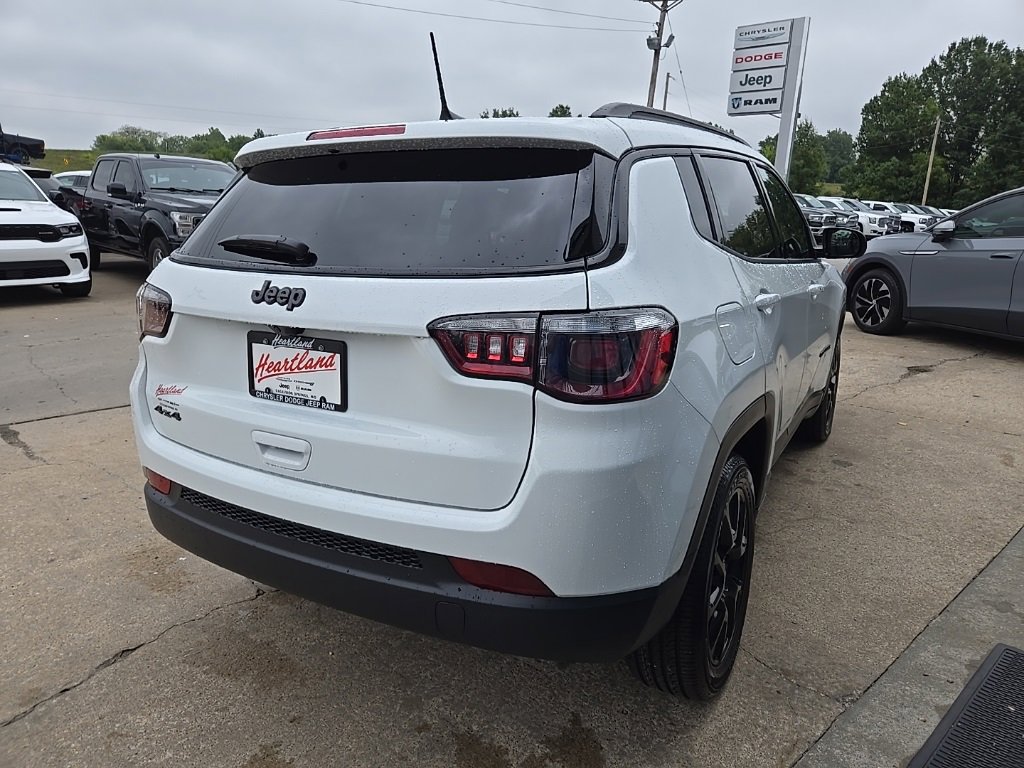 Used 2026 Jeep Compass Latitude image 10