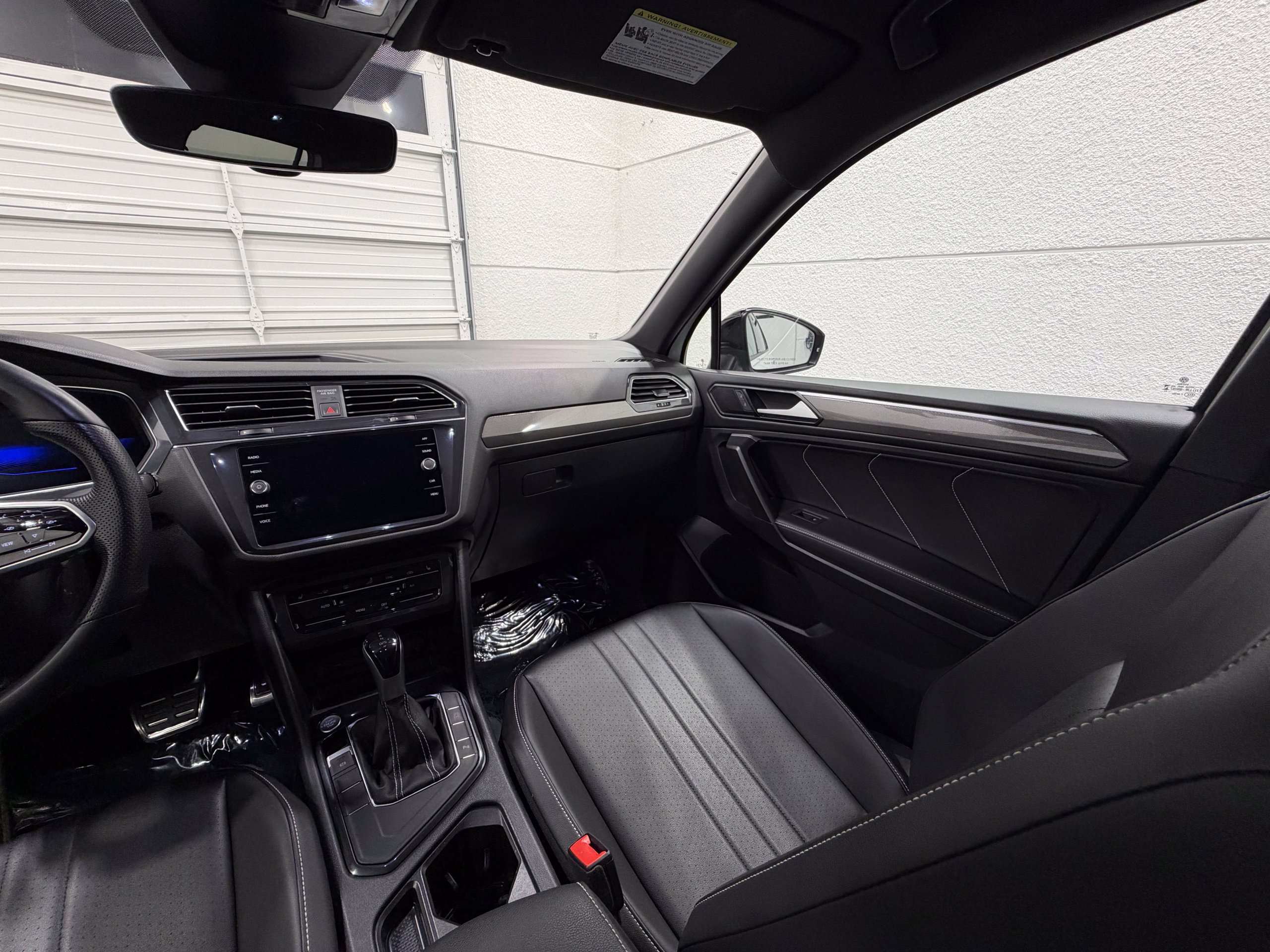 Certified 2023 Volkswagen Tiguan SE R-Line FWD image 33