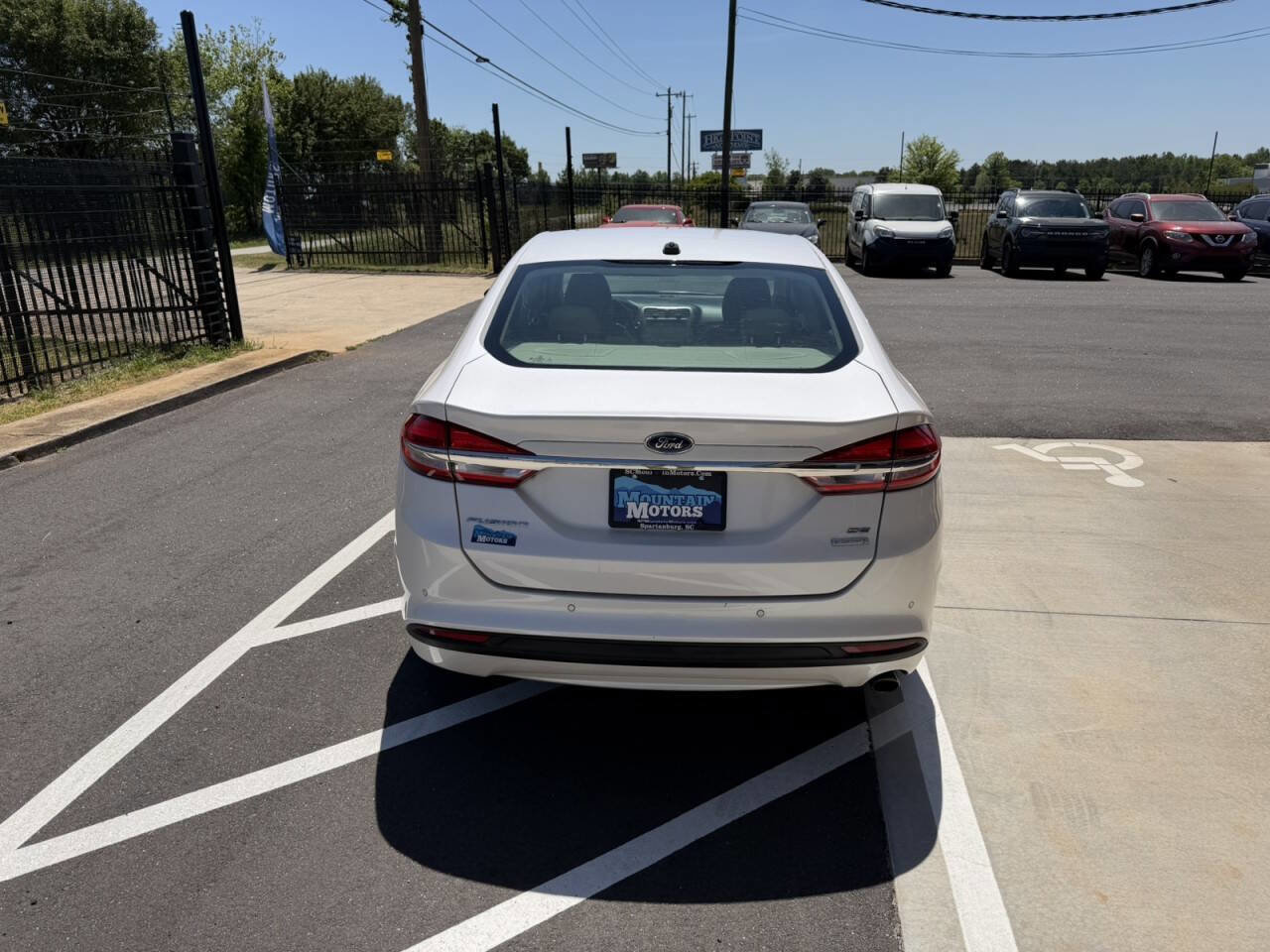 Used 2018 Ford Fusion SE w/ Fusion SE Technology Package FWD image 5