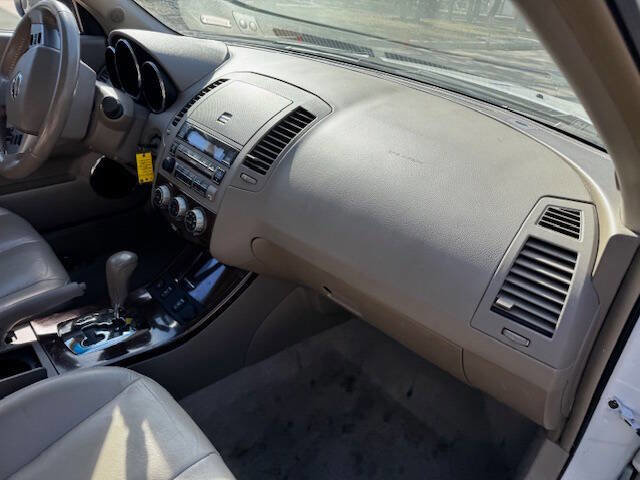Used 2005 Nissan Altima 3.5 SE w/ (V01) Leather Pkg FWD image 24
