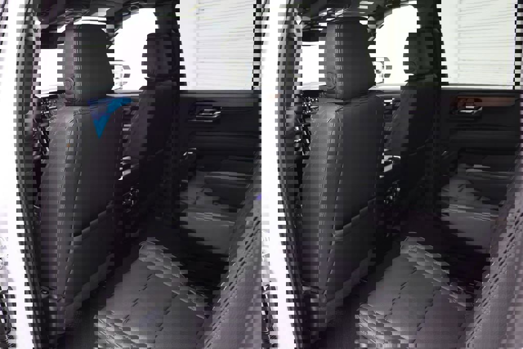 Used 2025 GMC Yukon XL Denali image 11