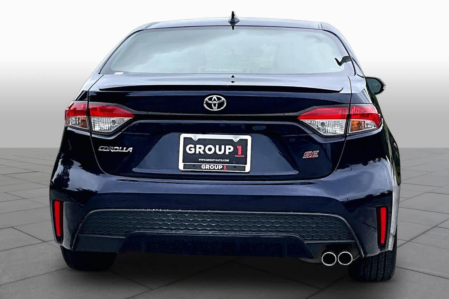 Used 2021 Toyota Corolla SE w/ SE Premium Package FWD image 5