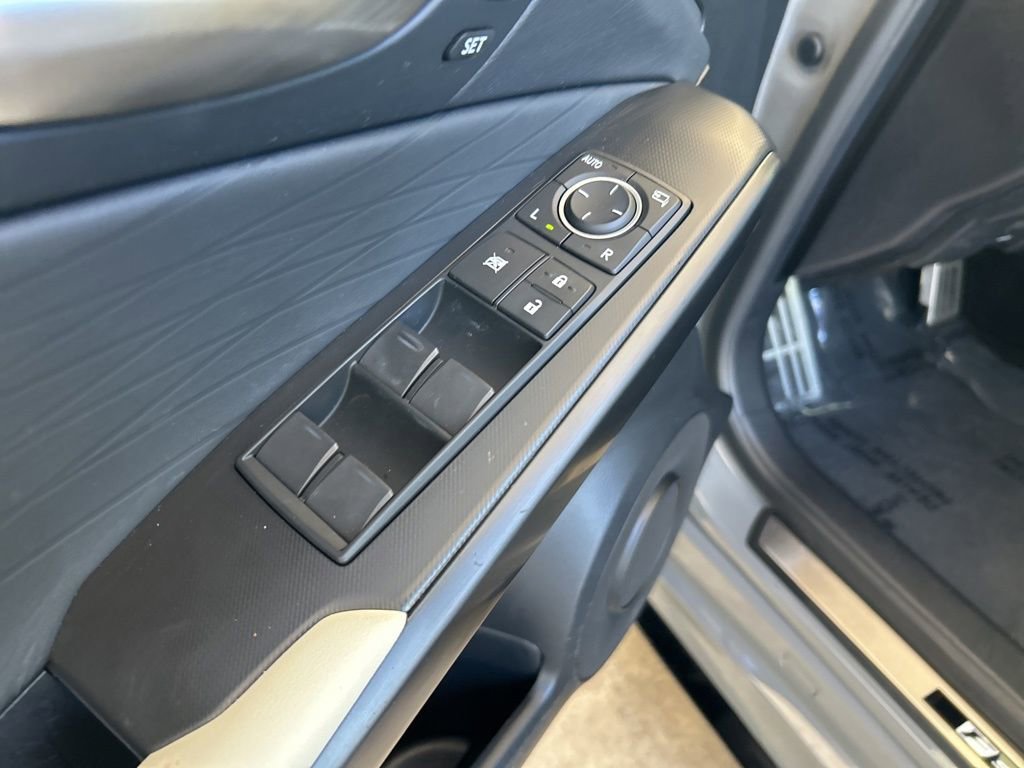 Used 2025 Lexus IS 350 F Sport w/ Navigation Package RWD image 41