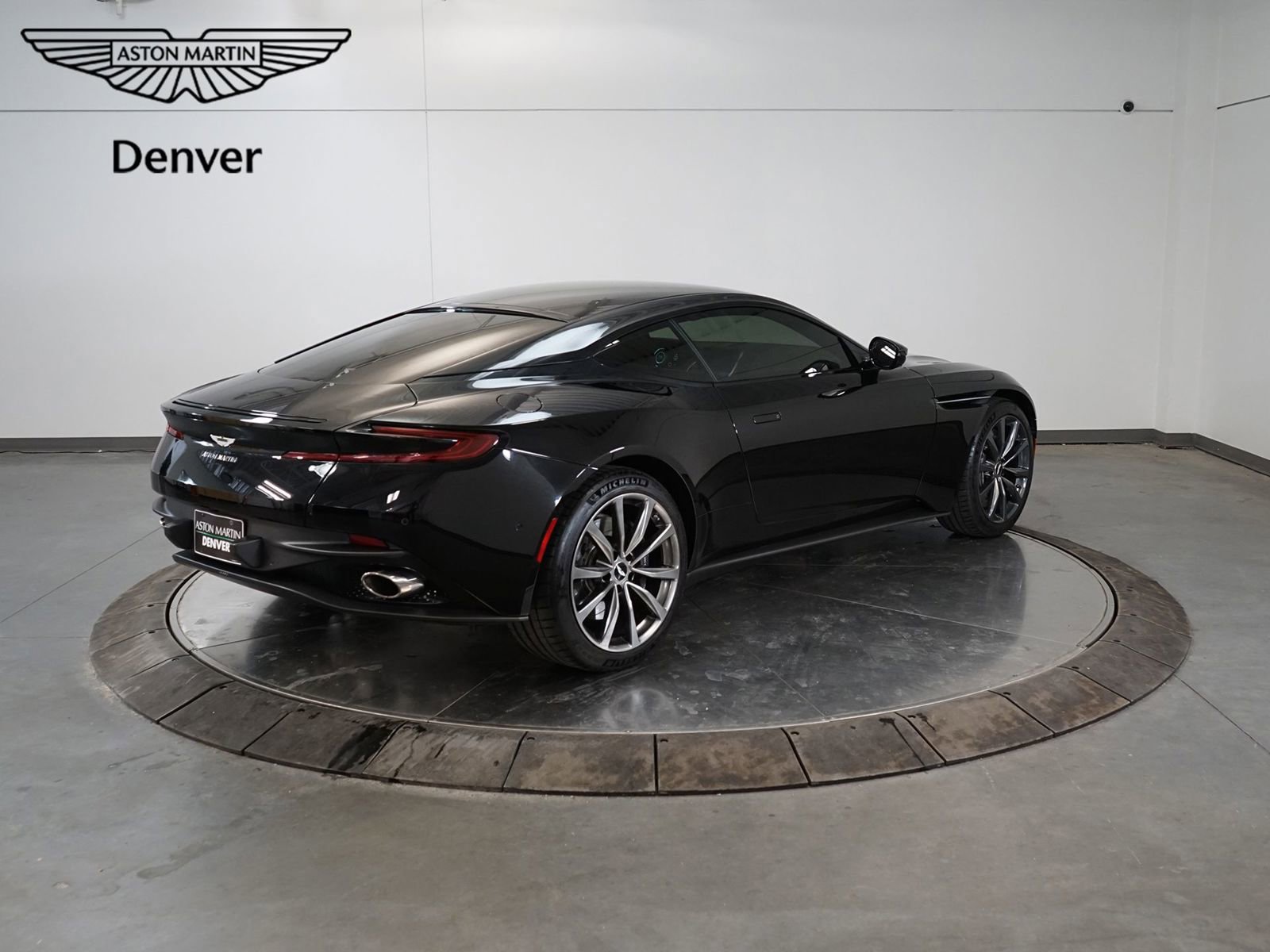 Used 2018 Aston Martin DB11 V12 image 5