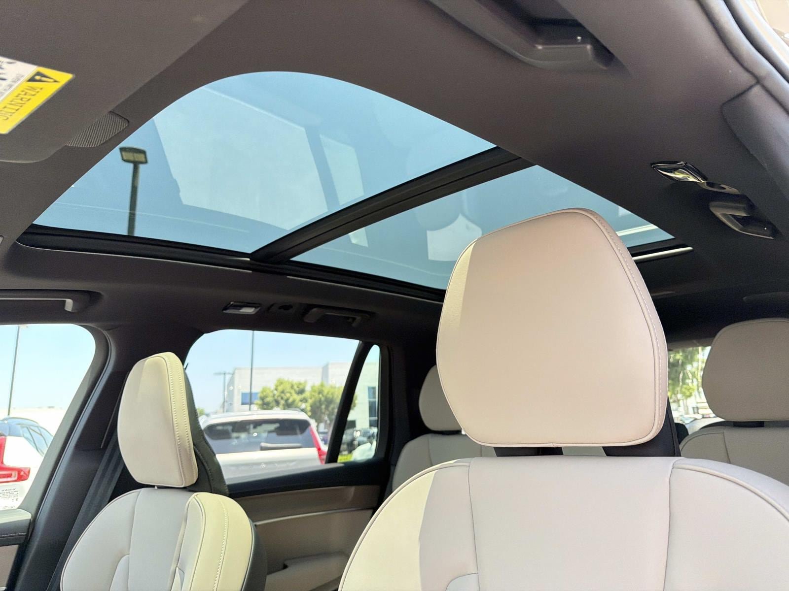 New 2026 Volvo XC90 T8 Plus w/ Protection Package Premier AWD/4WD image 25
