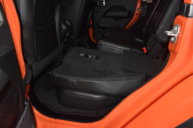 Used 2023 Jeep Wrangler Unlimited Sahara AWD/4WD image 17